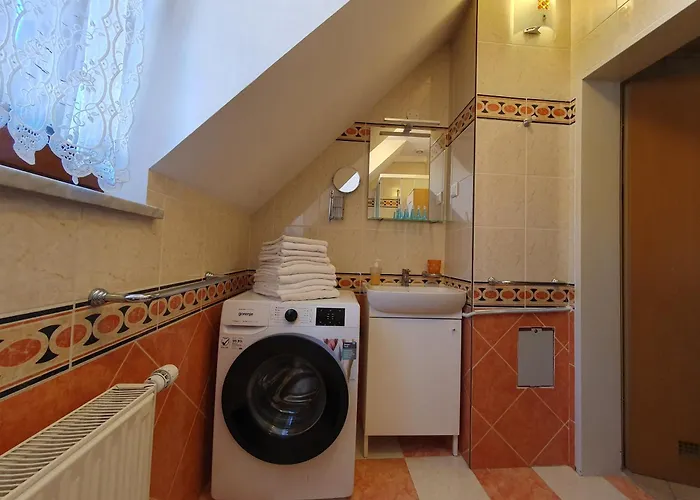 Spacious 2-Bedroom Apartment Zabjak With Ac Tour As Laibach