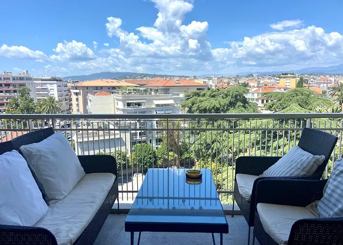 Belle Terrasse Pres Du Martinez Et Des Plages! Cannes