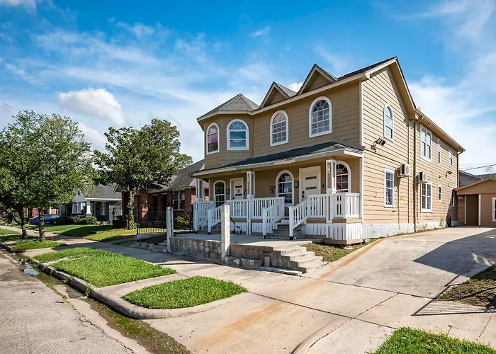 4BR HOME SLEEPS 13 DOWNTOWN/Pet Friendly/EVCharger Houston