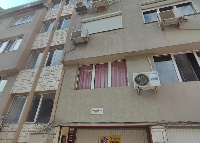 Royal Apartments Warna