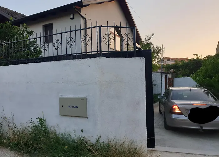 Eni'S Villa Lezhë