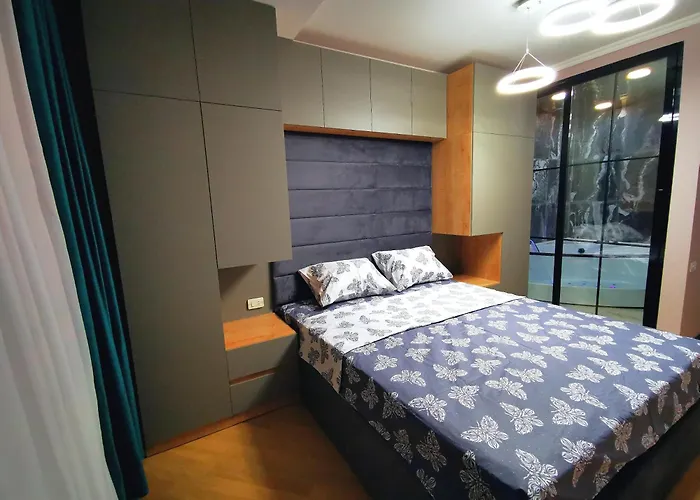 City Center Cozy 3Bedroom Apartment With Unique Design And Hot Tub , 2Bathroom, Middle Of Center, By Republic Square Erivan