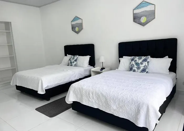 Villa Clarita - Your Retreat Spot - Private Pool & Tropical Garden Santa Cruz 
