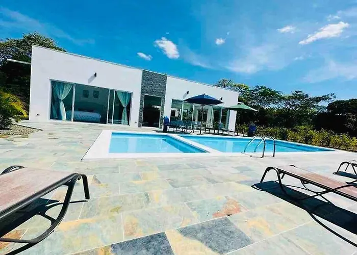 Villa Clarita - Your Retreat Spot - Private Pool & Tropical Garden Santa Cruz 