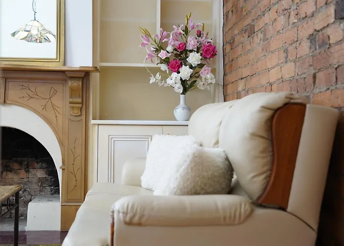 2 Bedrooms House In Carlton Central Melbourne City