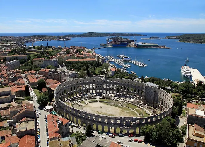 Apartments By The Sea Pula - 22753