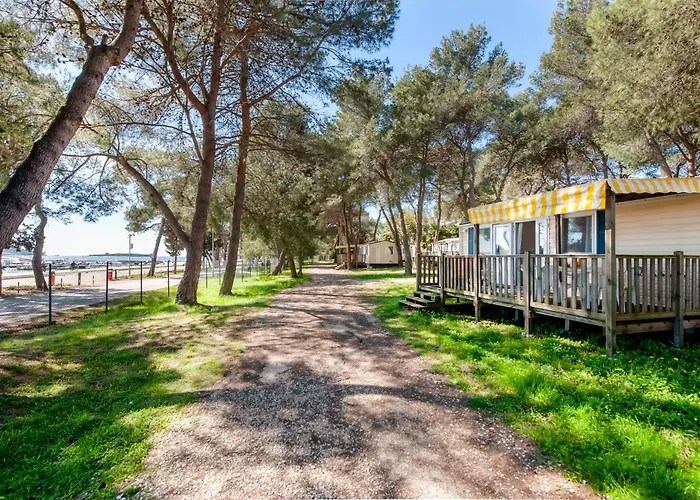 Glamping And Mobile Homes Lavanda - Holiday Centre Bi Village Fažana