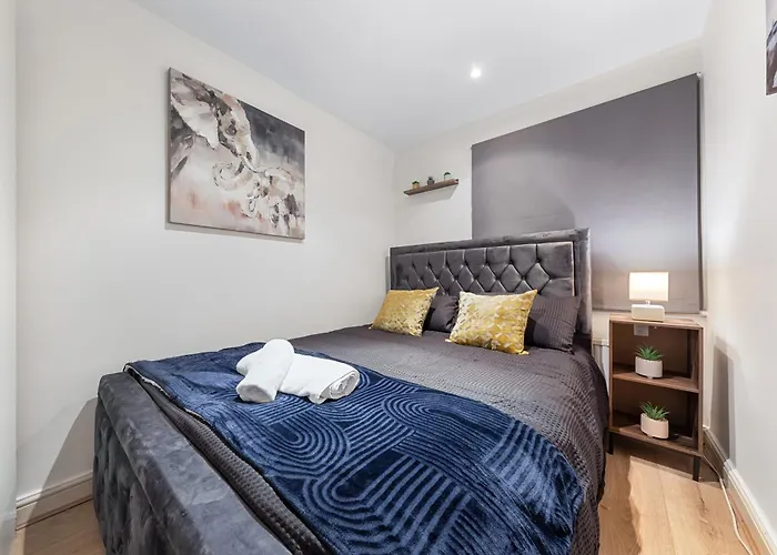 Ferienwohnung 2 Bed Flat - Sleeps 6 - Pets - Parking - Wifi London