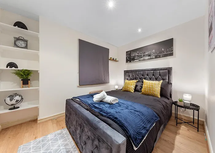 Ferienwohnung 2 Bed Flat - Sleeps 6 - Pets - Parking - Wifi London