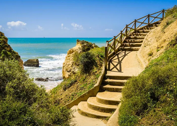 3-Bed Clifftop Beach House - Pool, Private Garden, Rooftop&Paddle Boards Porches 