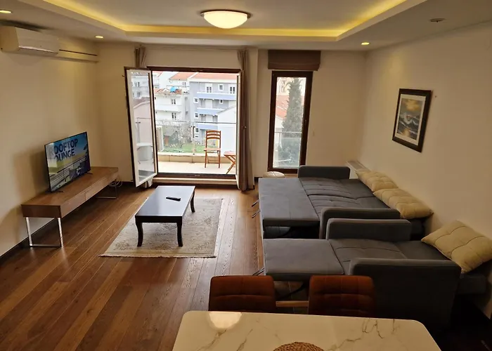 Ferienwohnung Skyaprt77M Jacuzzi Budva