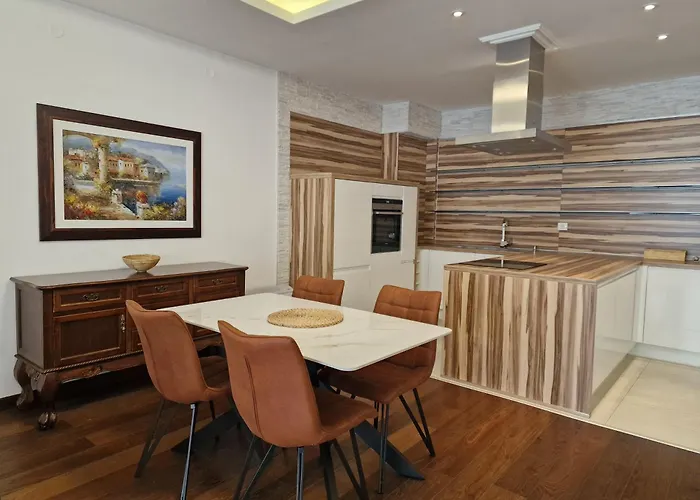 Ferienwohnung Skyaprt77M Jacuzzi Budva
