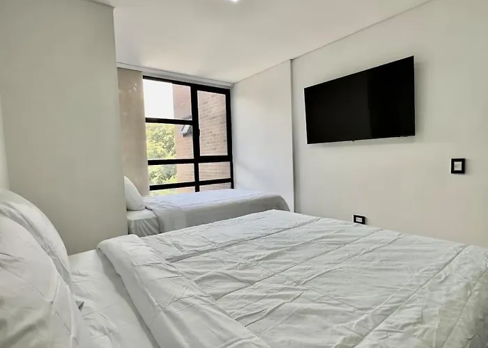 602, Modern Apartment In Heart Of El Poblado + View! Medellín