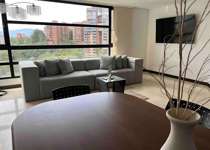 602, Modern Apartment In Heart Of El Poblado + View! Medellín