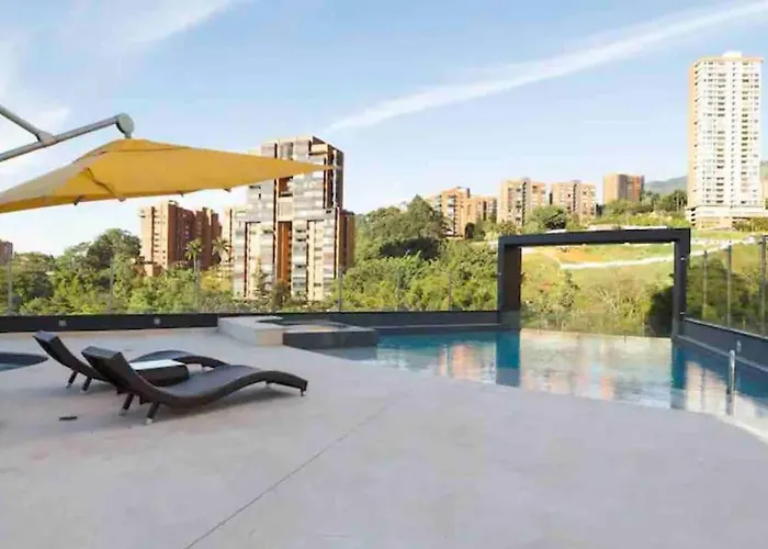 602, Modern Apartment In Heart Of El Poblado + View! Medellín