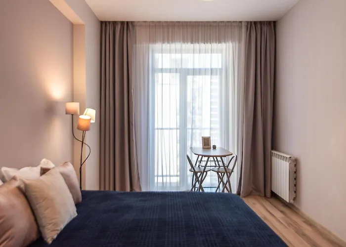 City View Apartment - 3 Bedrooms - Free Parking - Family Complex - 5 Min To Metro Tbilisi