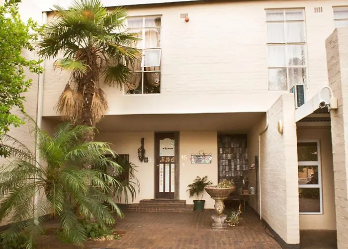 Paljas En Kandas Guest House Kimberley