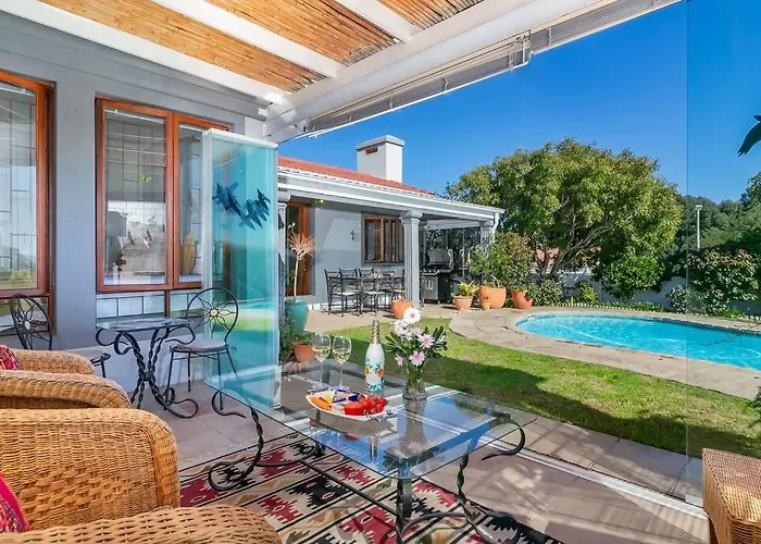 Fluke Tide - Stylish Knysna Home With Pool & Views
