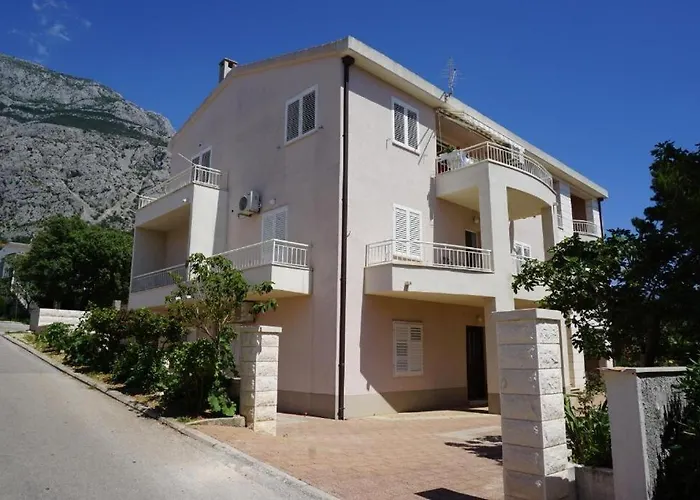 Apartments With Parking Space Makarska - 22758