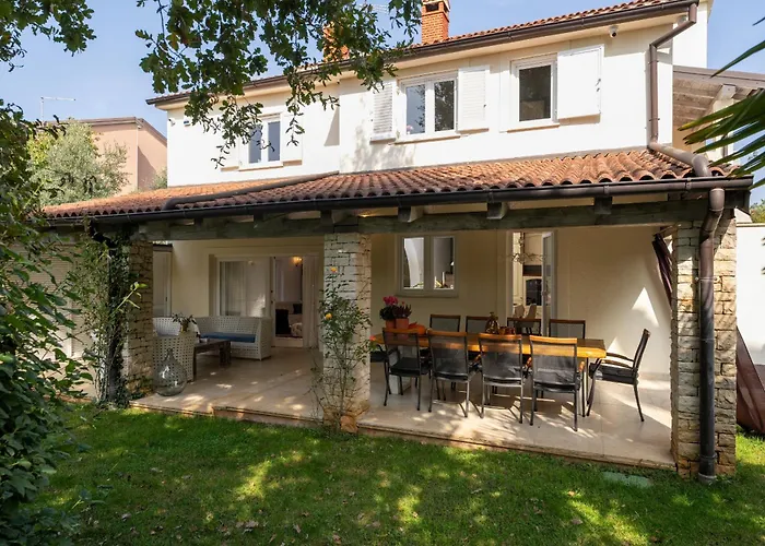 Villa Duga In Porec For 12 People With Sea View & Only 1,2 Km From Beach