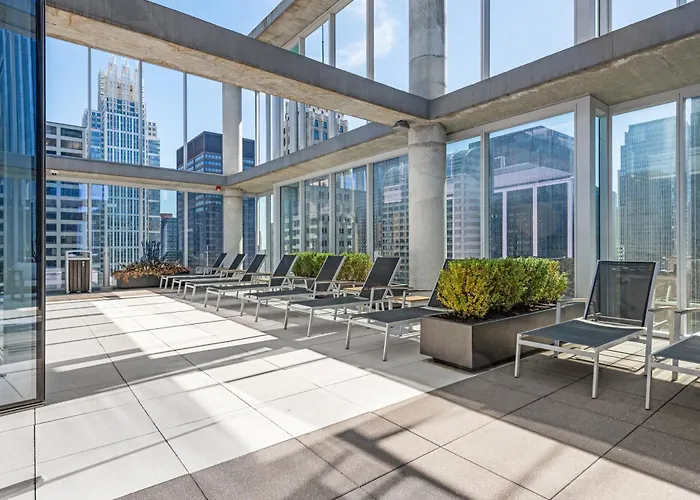 Linea Luxury Living With Indoor Pool And Rooftop Views In The Loop Chicago