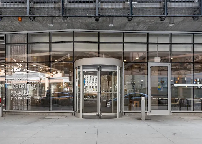 Linea Luxury Living With Indoor Pool And Rooftop Views In The Loop Chicago