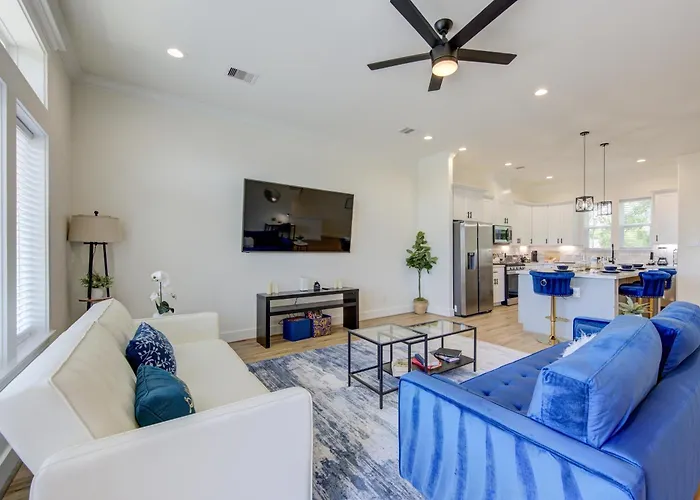 Exquisite House With Rooftop In Houston