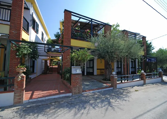 Elia Apartments Áfitos