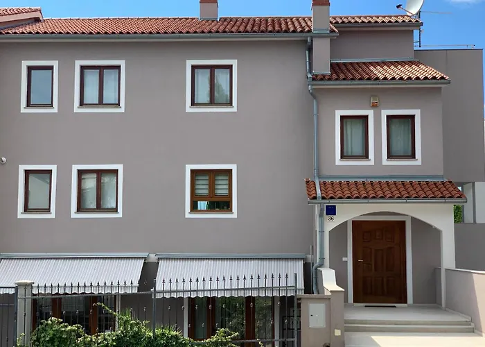 Beach Front Home In Pula