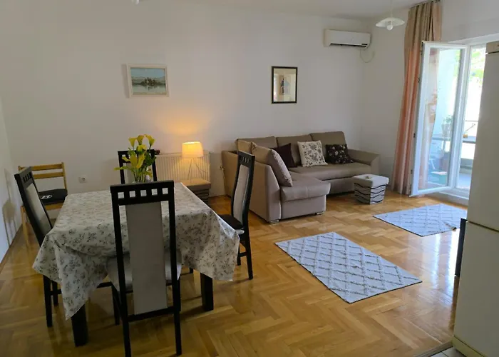 Luc 75 Kvadrata Stan Sa Dve Spavce Sobe Trebinje