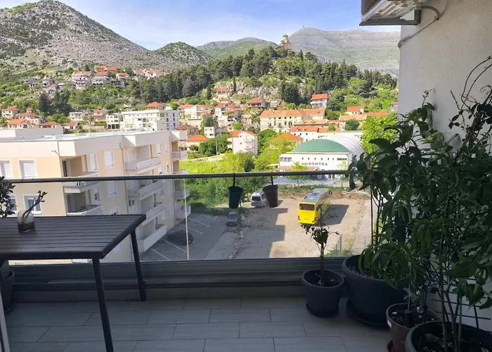 Luc 75 Kvadrata Stan Sa Dve Spavce Sobe Trebinje
