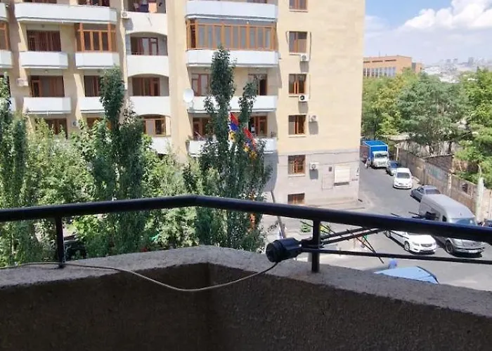 2 Комнатная Квартира В Центре Еревана