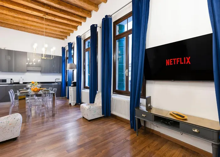 Ferienwohnung Blue Venetian House
