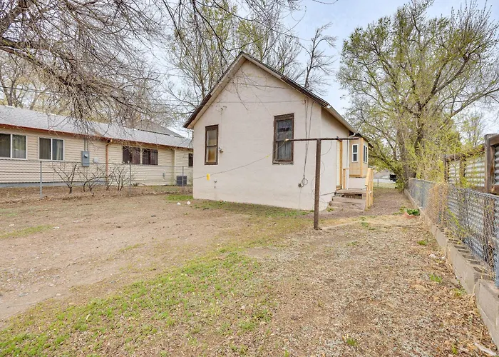 Dog-Friendly Colorado Springs Home With Smart Tvs!