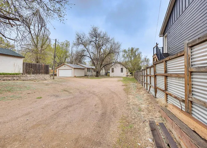 Dog-Friendly Colorado Springs Home With Smart Tvs!