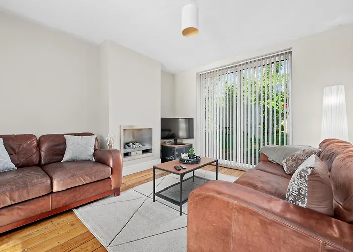 Fantastic, Modern 3 Bedroom House Manchester