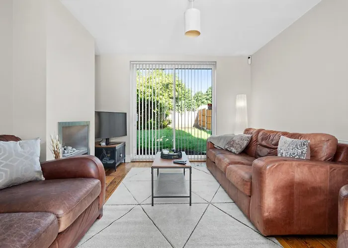 Fantastic, Modern 3 Bedroom House Manchester