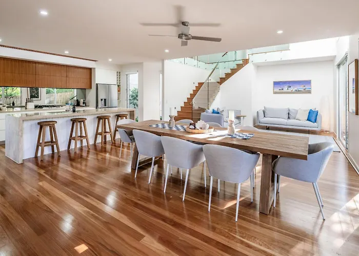 Headlands Hideaway - Pet Friendly Home At Moffs Caloundra