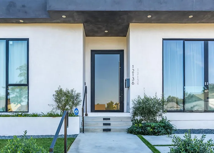 New Lavish Elegant 3BR Home in Mar Vista, Pet Friendly! 10min to Venice Beach! Los Angeles