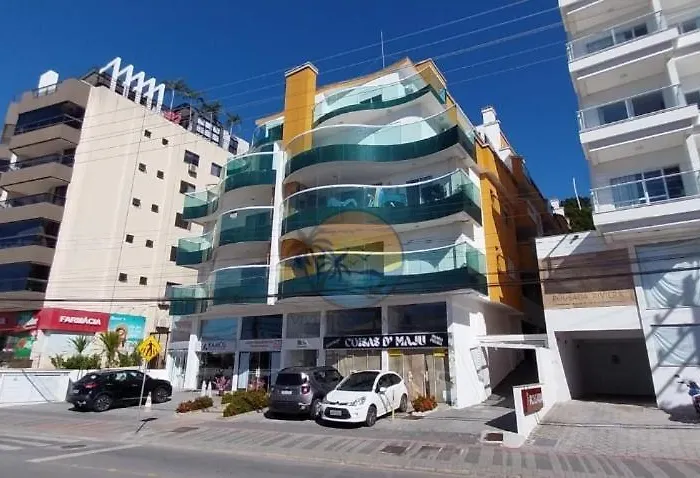 Apartamento No Centro De Bombinhas Com Vista Ao Mar - Ao Lado De Comercio Em Geral