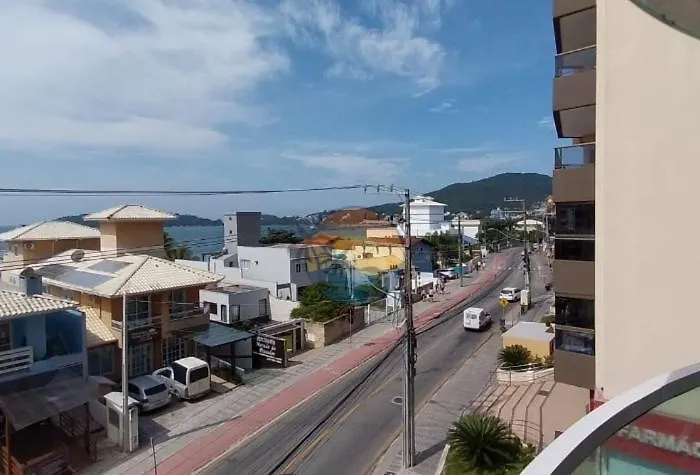 Apartamento No Centro De Bombinhas Com Vista Ao Mar - Ao Lado De Comercio Em Geral