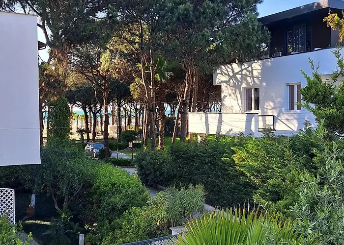 All Seasons Villa 2, Kompleksi Dielli Golem 