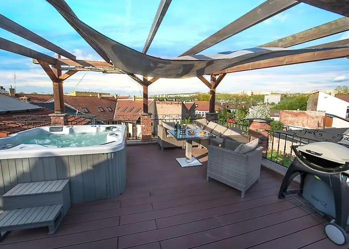 Glamorous Jacuzzi Loft Apartment With Roof Terrace Košice