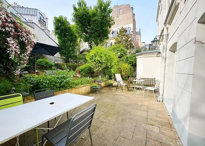 Grand Appartement Avec Jardin Privatif A Paris