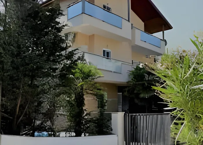 All Seasons Villa 2, Kompleksi Dielli Golem 