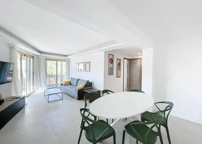 Modern 2 Bedroom In The Heart Of Cannes