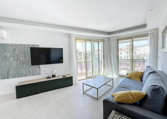 Modern 2 Bedroom In The Heart Of Cannes