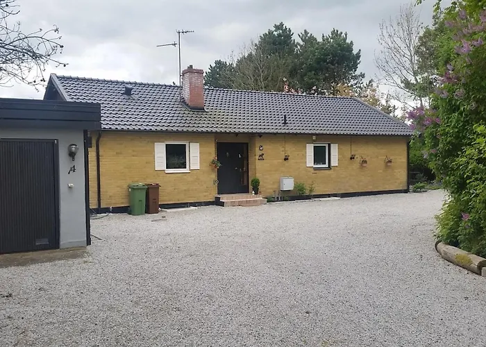 Spacious 110M2 2Br Basement Retreat, Jacuzzi, Table Tennis & Garden Access Malmö