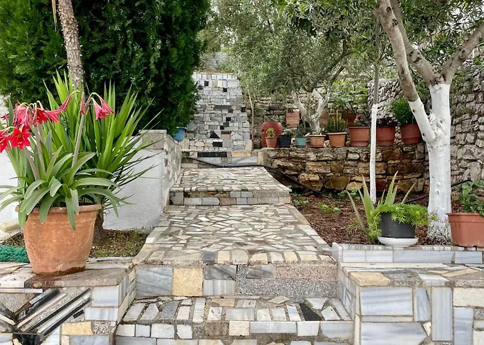 Flora'S Place Sarandë