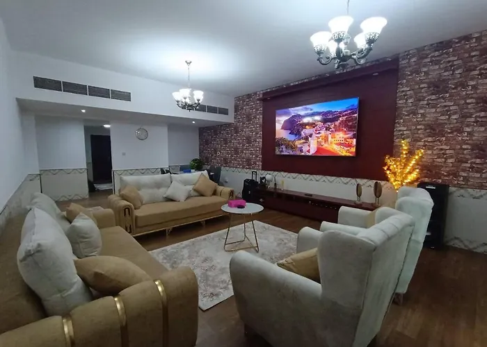 شقة كبيرة وفخمة Large And Luxury Two Bedroom Adschman